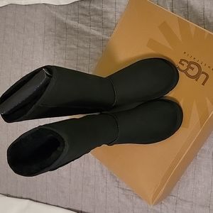 UGG Classic Tall Boots Black New In Box Size 7
